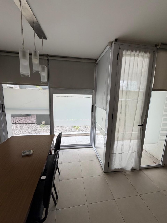 ALQUILER DEPARTAMENTO 2 AMBIENTES PLANTA BAJA, EXCELENTE UBICACION A 3 CUADRAS DE AV HIP. YRIGOYEN AL 9300, COLOMBRES 745 -LOMAS DE ZAMORA-