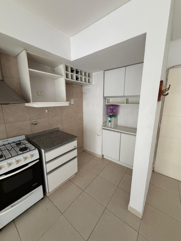 ALQUILER DEPARTAMENTO 2 AMBIENTES PLANTA BAJA, EXCELENTE UBICACION A 3 CUADRAS DE AV HIP. YRIGOYEN AL 9300, COLOMBRES 745 -LOMAS DE ZAMORA-