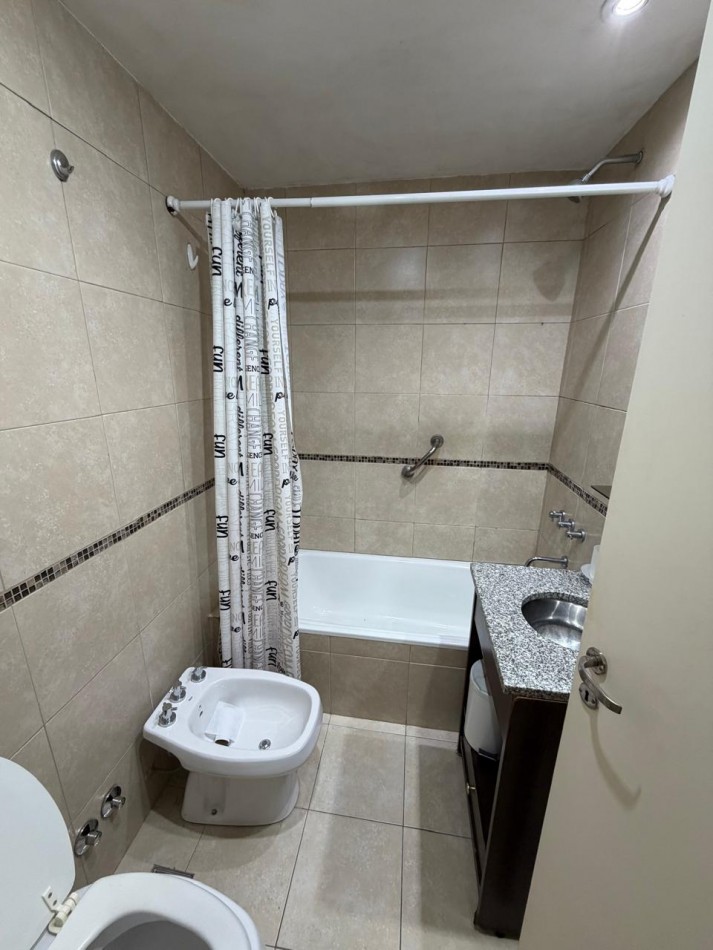 ALQUILER DEPARTAMENTO 2 AMBIENTES PLANTA BAJA, EXCELENTE UBICACION A 3 CUADRAS DE AV HIP. YRIGOYEN AL 9300, COLOMBRES 745 -LOMAS DE ZAMORA-