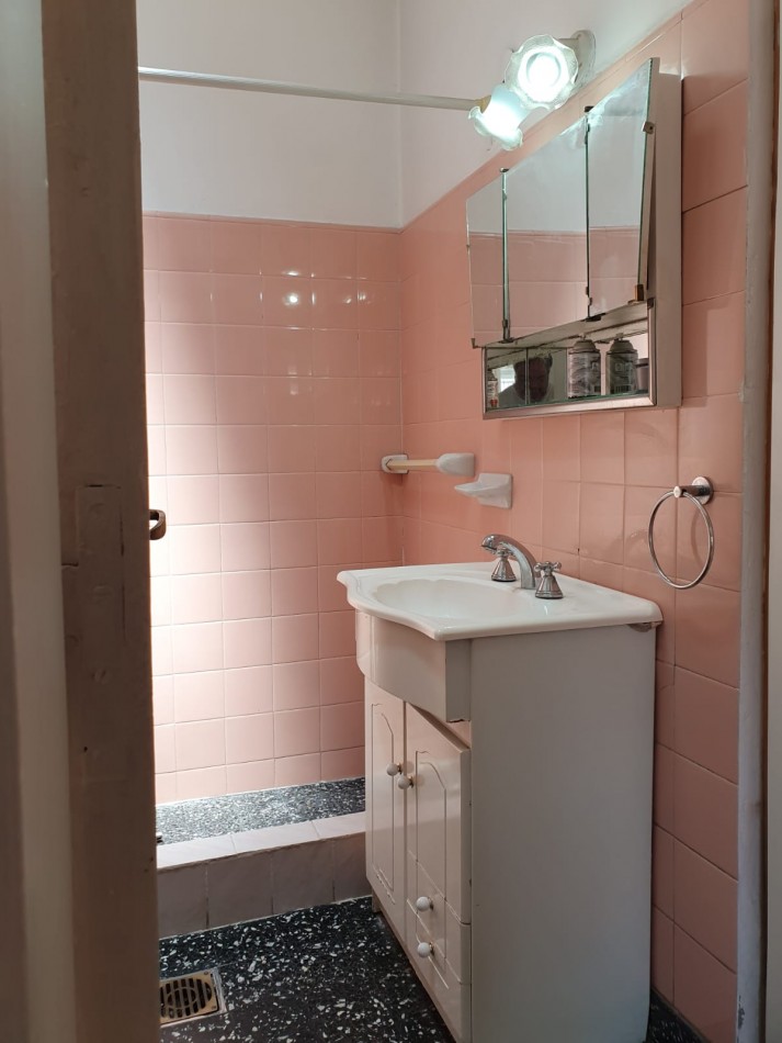 ALQUILER CASA 3 AMBIENTES, AMPLIO PARQUE, EXCELENTE UBICACION PROXIMIDAD A TRANSPORTE PUBLICO, LITUANIA 141 -TEMPERLEY-