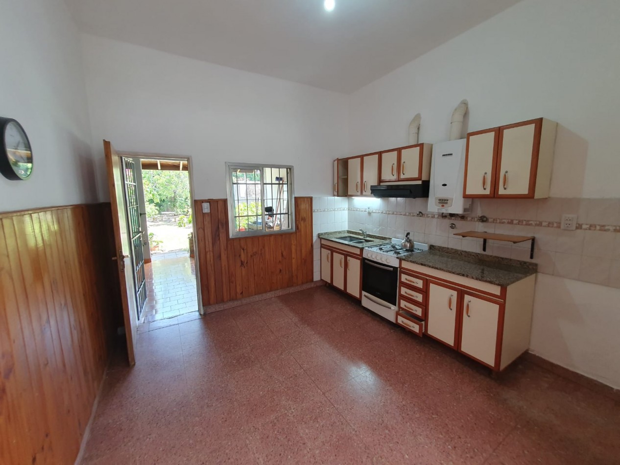 ALQUILER CASA 3 AMBIENTES, AMPLIO PARQUE, EXCELENTE UBICACION PROXIMIDAD A TRANSPORTE PUBLICO, LITUANIA 141 -TEMPERLEY-