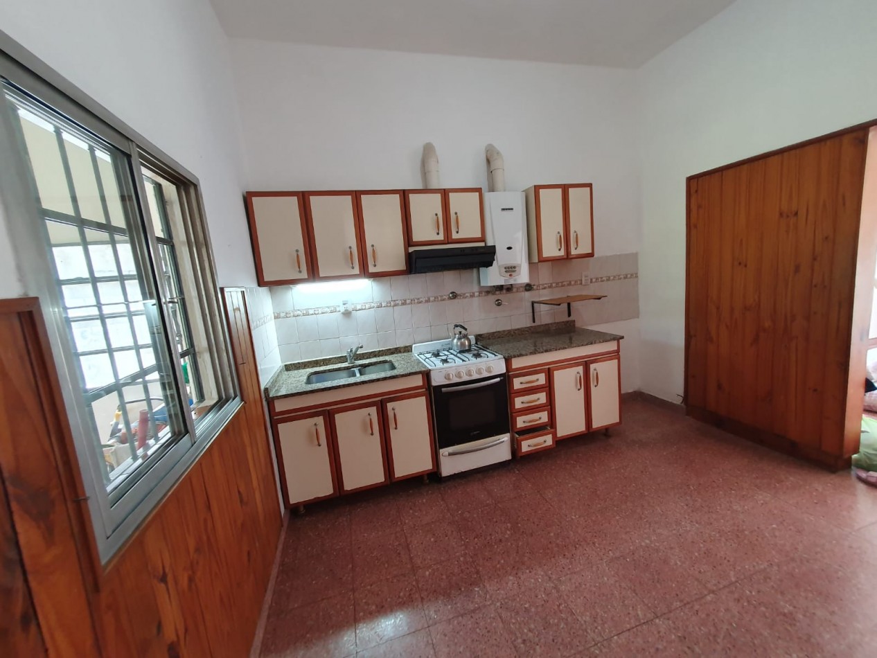 ALQUILER CASA 3 AMBIENTES, AMPLIO PARQUE, EXCELENTE UBICACION PROXIMIDAD A TRANSPORTE PUBLICO, LITUANIA 141 -TEMPERLEY-
