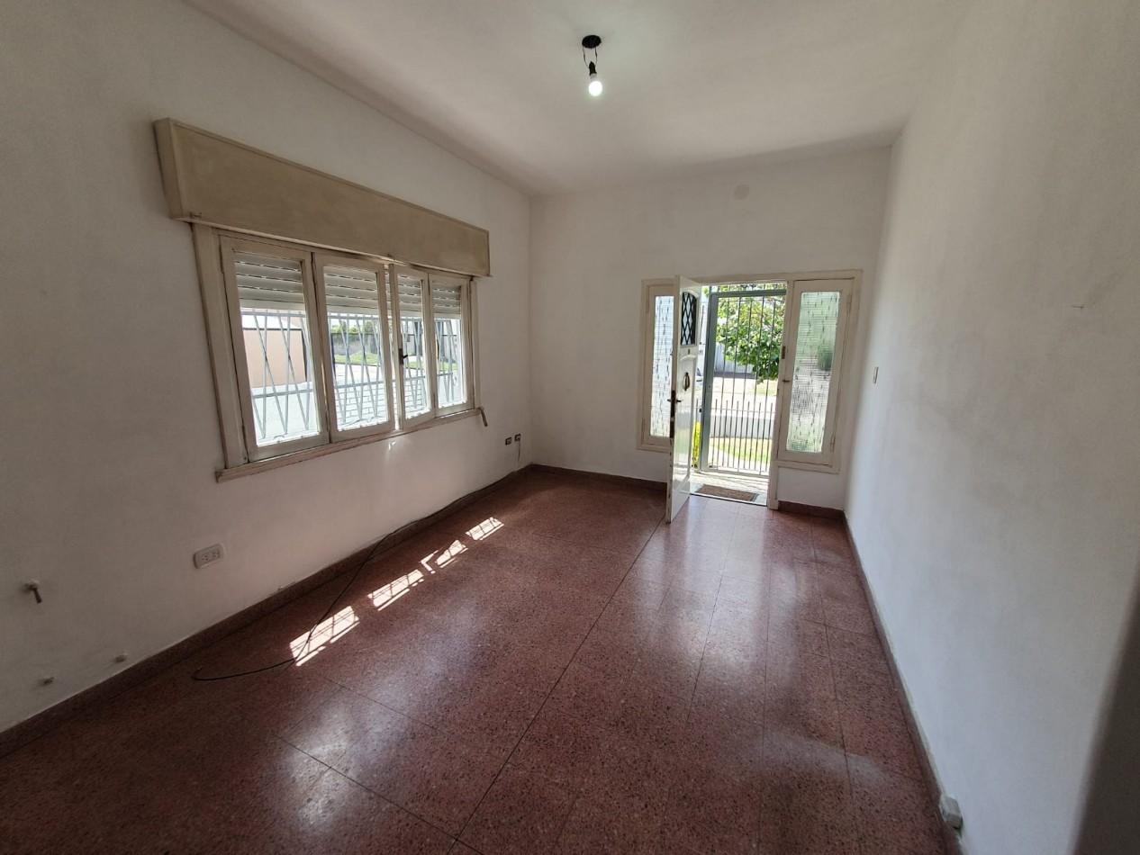 ALQUILER CASA 3 AMBIENTES, AMPLIO PARQUE, EXCELENTE UBICACION PROXIMIDAD A TRANSPORTE PUBLICO, LITUANIA 141 -TEMPERLEY-