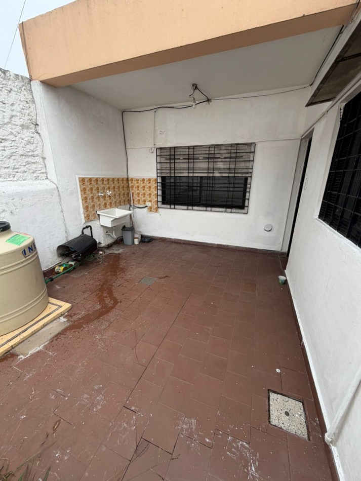 ALQUILER CASA 3 AMBIENTES, PATIO Y LUGAR DESCUBIERTO PARA ENTRAR UN AUTO A 3 CUADRAS DE AV EVA PERON AL 1500, EL ZORZAL 161 -TEMPERLEY-