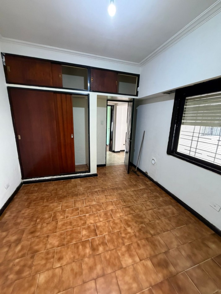 ALQUILER CASA 3 AMBIENTES, PATIO Y LUGAR DESCUBIERTO PARA ENTRAR UN AUTO A 3 CUADRAS DE AV EVA PERON AL 1500, EL ZORZAL 161 -TEMPERLEY-