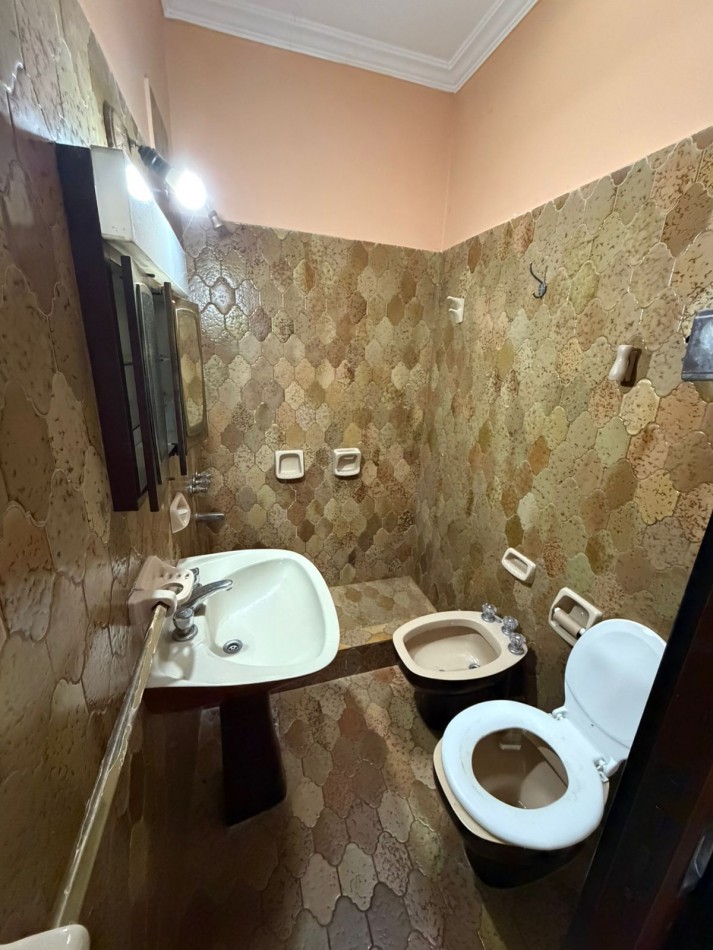 ALQUILER CASA 3 AMBIENTES, PATIO Y LUGAR DESCUBIERTO PARA ENTRAR UN AUTO A 3 CUADRAS DE AV EVA PERON AL 1500, EL ZORZAL 161 -TEMPERLEY-