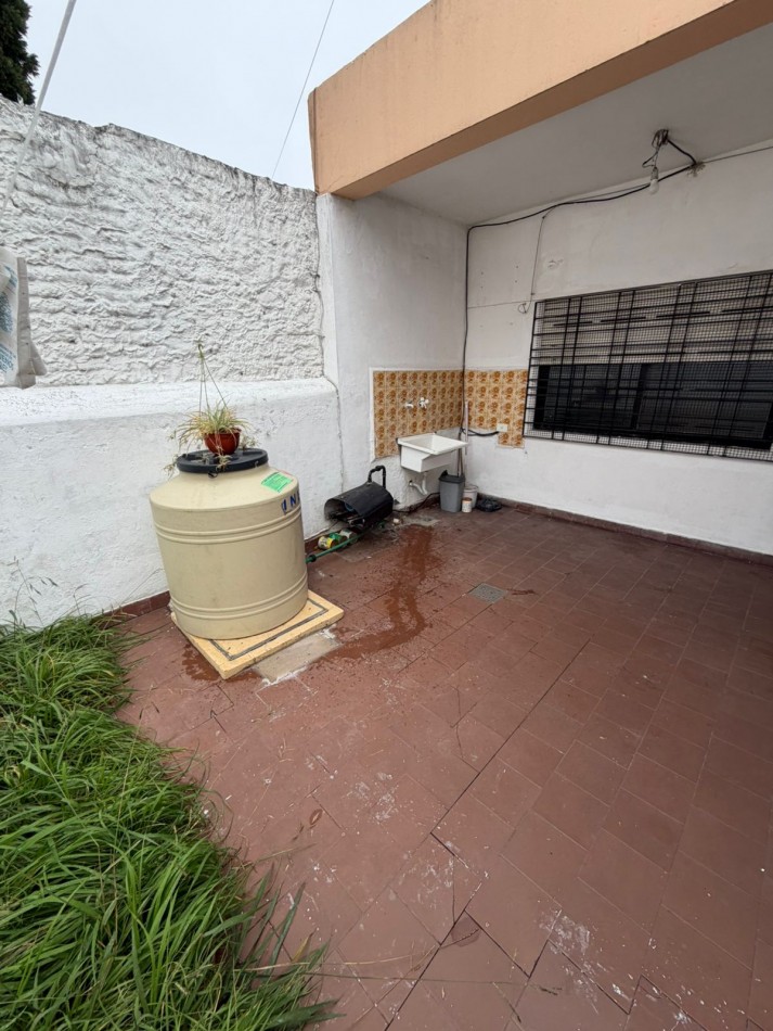 ALQUILER CASA 3 AMBIENTES, PATIO Y LUGAR DESCUBIERTO PARA ENTRAR UN AUTO A 3 CUADRAS DE AV EVA PERON AL 1500, EL ZORZAL 161 -TEMPERLEY-