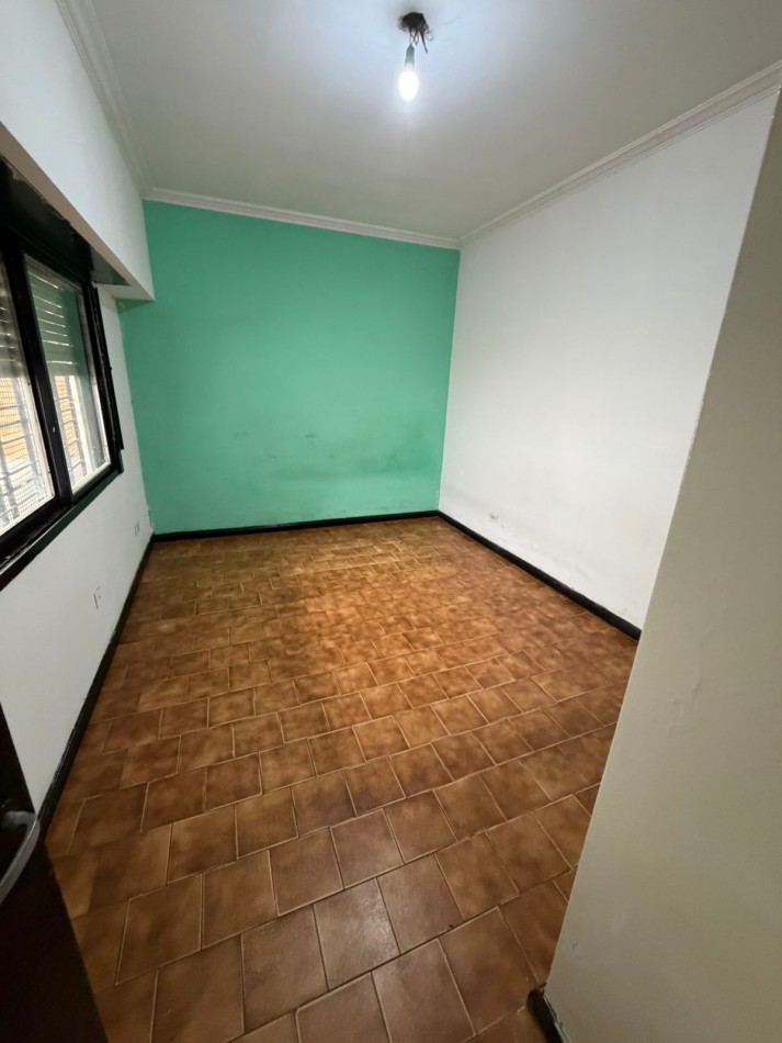 ALQUILER CASA 3 AMBIENTES, PATIO Y LUGAR DESCUBIERTO PARA ENTRAR UN AUTO A 3 CUADRAS DE AV EVA PERON AL 1500, EL ZORZAL 161 -TEMPERLEY-