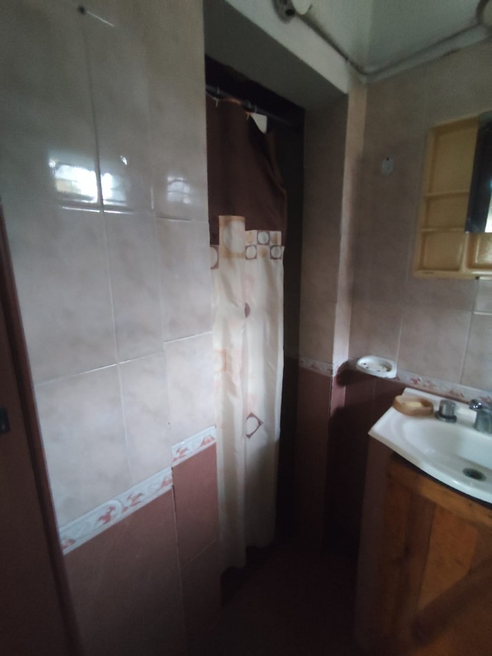 ALQUILER DEPARTAMENTO EN PLANTA BAJA 2 AMBIENTES AMUEBLADO, A UNA CUADRA DE AV EVA PERON AL 2100, MAHATMA GANDHI 1203 -TEMPERLEY-