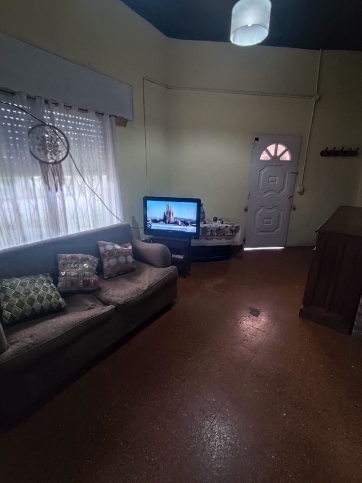ALQUILER DEPARTAMENTO EN PLANTA BAJA 2 AMBIENTES AMUEBLADO, A UNA CUADRA DE AV EVA PERON AL 2100, MAHATMA GANDHI 1203 -TEMPERLEY-
