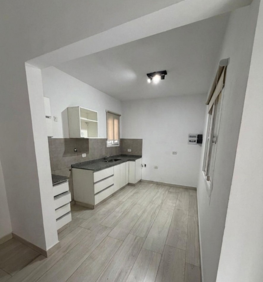 ALQUILER HERMOSA CASA, 3 AMBIENTES, TERRAZA CON PARRILLA, EXCELENTE UBICACION, LAVALLE 282 -BARRIO INGLES TEMPERLEY-