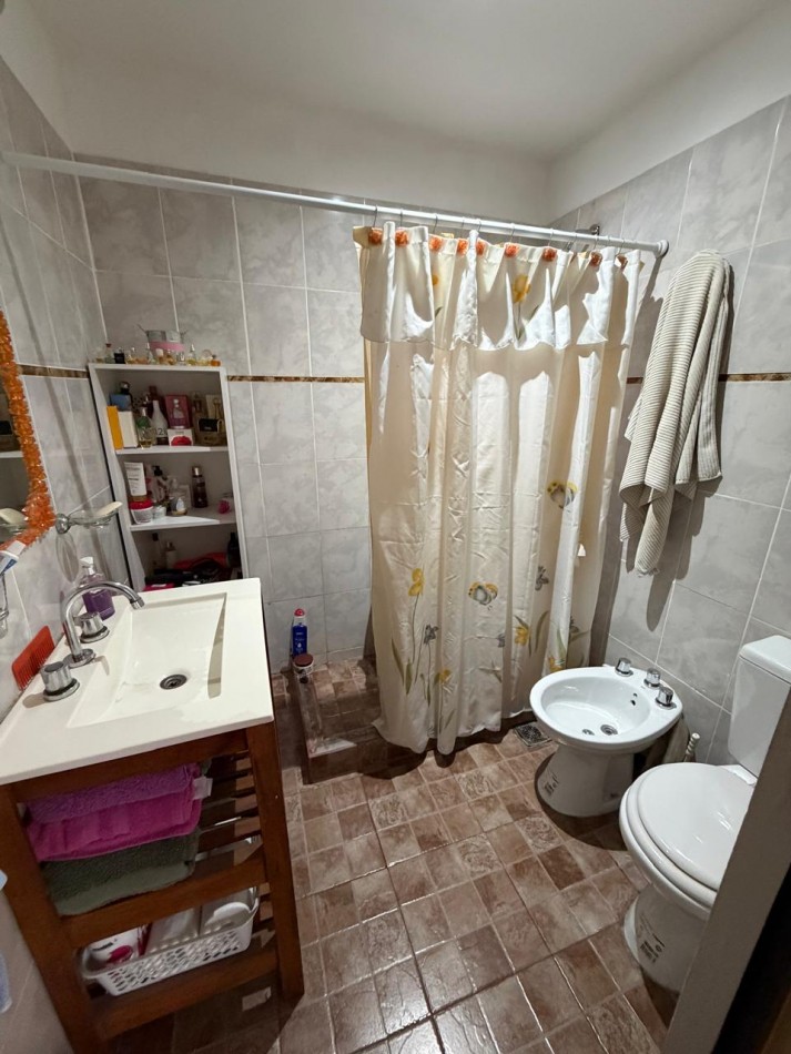 VENTA 2 PROPIEDADES SOBRE LOTE DE 461 MT2, EXCELENTE PARA 2 FAMILIAS O PARA INVERSION, CERCANIA A TRANSPORTE PUBLICO, TARIJA 1804 -TEMPERLEY-