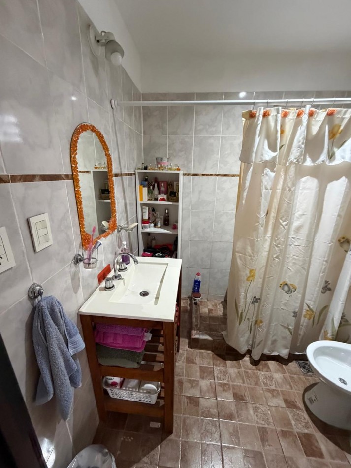 VENTA 2 PROPIEDADES SOBRE LOTE DE 461 MT2, EXCELENTE PARA 2 FAMILIAS O PARA INVERSION, CERCANIA A TRANSPORTE PUBLICO, TARIJA 1804 -TEMPERLEY-