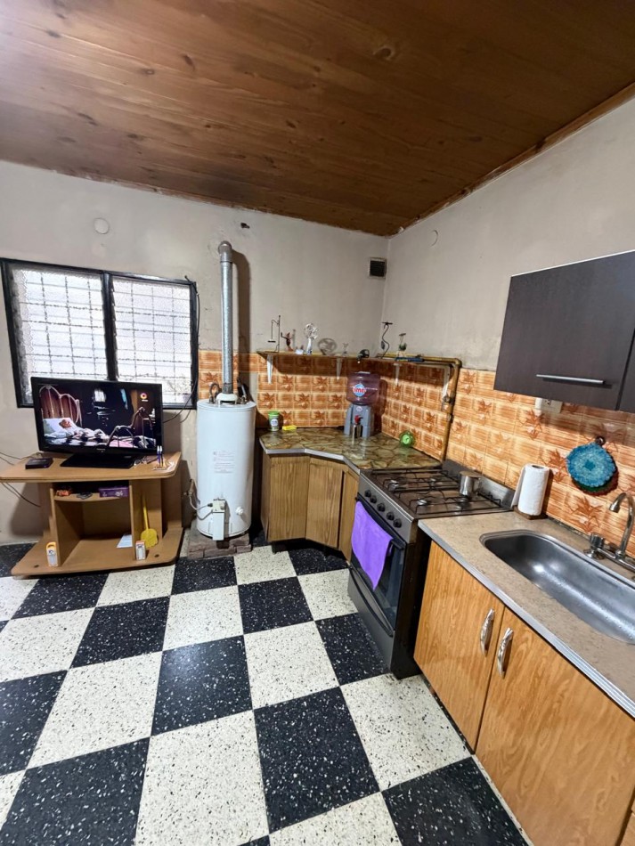 VENTA 2 PROPIEDADES SOBRE LOTE DE 461 MT2, EXCELENTE PARA 2 FAMILIAS O PARA INVERSION, CERCANIA A TRANSPORTE PUBLICO, TARIJA 1804 -TEMPERLEY-