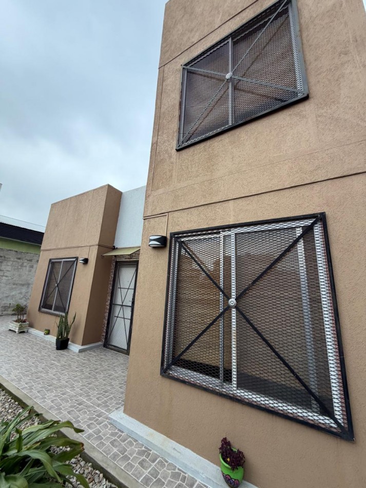 VENTA 2 PROPIEDADES SOBRE LOTE DE 461 MT2, EXCELENTE PARA 2 FAMILIAS O PARA INVERSION, CERCANIA A TRANSPORTE PUBLICO, TARIJA 1804 -TEMPERLEY-
