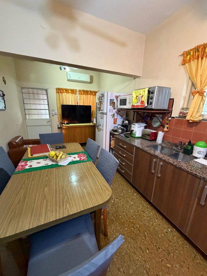 VENTA IDEAL 2 FAMILIAS CASA CON DEPARTAMENTO 2 AMBIENTES, QUINCHO Y AMPLIO PARQUE, FERRE 126 -JOSE MARMOL-