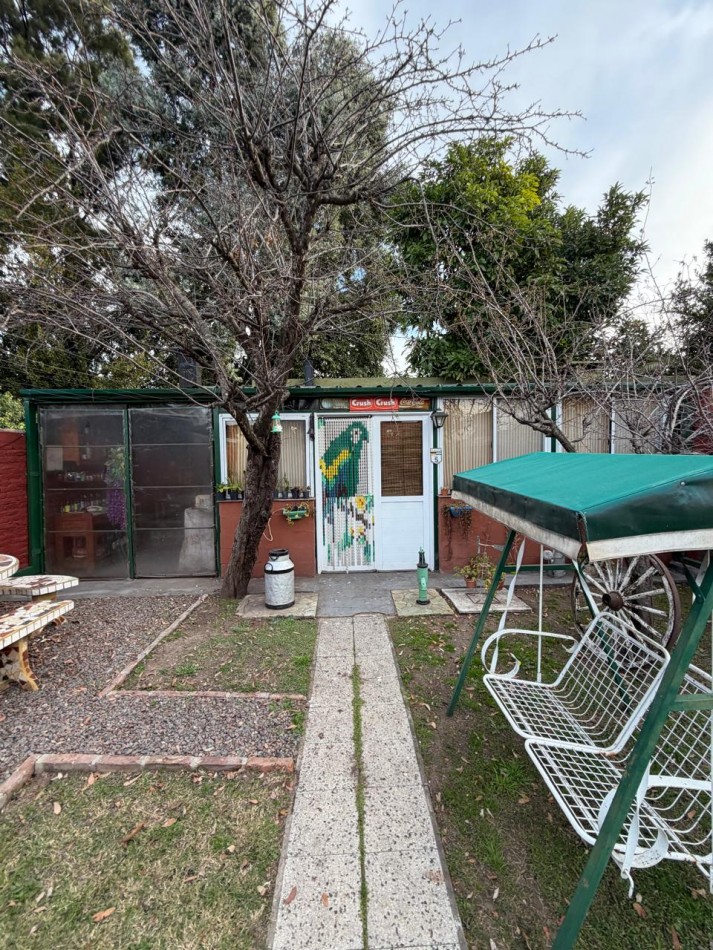 VENTA IDEAL 2 FAMILIAS CASA CON DEPARTAMENTO 2 AMBIENTES, QUINCHO Y AMPLIO PARQUE, FERRE 126 -JOSE MARMOL-