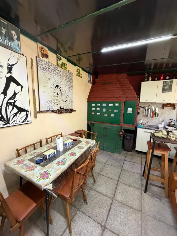 VENTA IDEAL 2 FAMILIAS CASA CON DEPARTAMENTO 2 AMBIENTES, QUINCHO Y AMPLIO PARQUE, FERRE 126 -JOSE MARMOL-