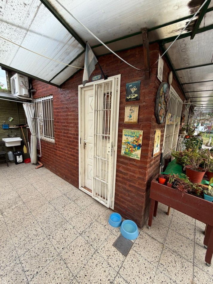 VENTA IDEAL 2 FAMILIAS CASA CON DEPARTAMENTO 2 AMBIENTES, QUINCHO Y AMPLIO PARQUE, FERRE 126 -JOSE MARMOL-