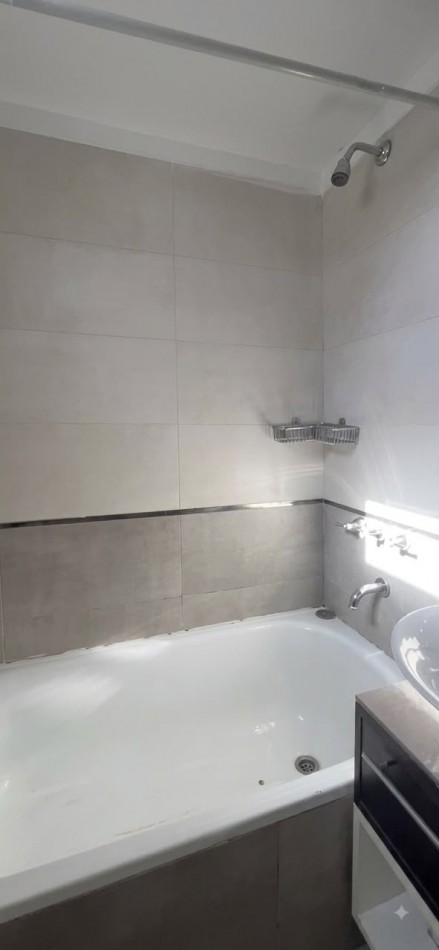 ALQUILER HERMOSO DEPARTAMENTO 2 AMBIENTES Y COCHERA CUBIERTA -PASAJE GONZALEZ 72 LOMAS DE ZAMORA-