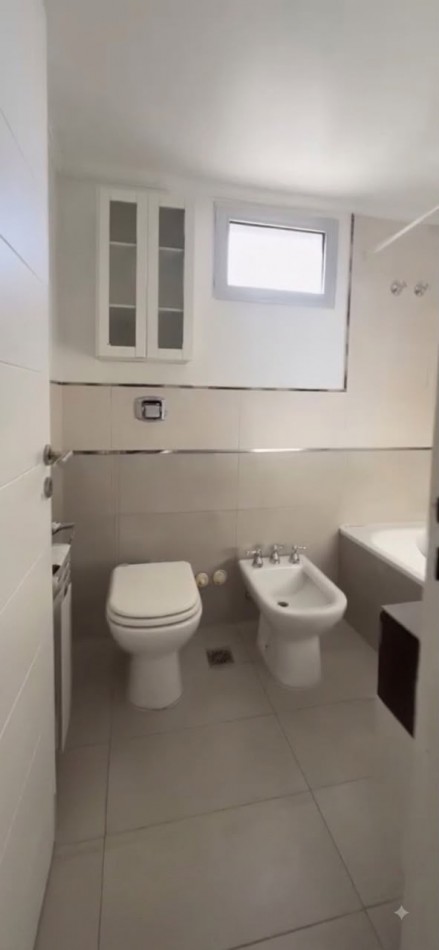ALQUILER HERMOSO DEPARTAMENTO 2 AMBIENTES Y COCHERA CUBIERTA -PASAJE GONZALEZ 72 LOMAS DE ZAMORA-
