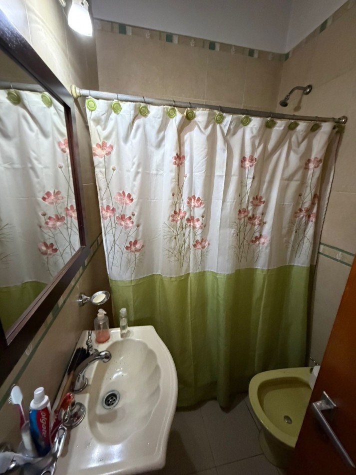 HERMOSA CASA 4 AMBIENTES CON QUINCHO, EL CHINGOLO 1200 -TEMPERLEY-