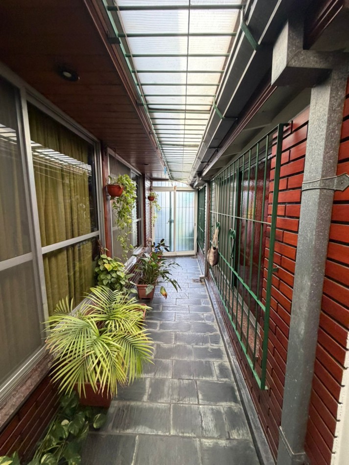 HERMOSA CASA 4 AMBIENTES CON QUINCHO, EL CHINGOLO 1200 -TEMPERLEY-