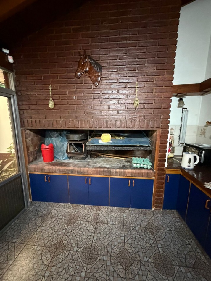 HERMOSA CASA 4 AMBIENTES CON QUINCHO, EL CHINGOLO 1200 -TEMPERLEY-
