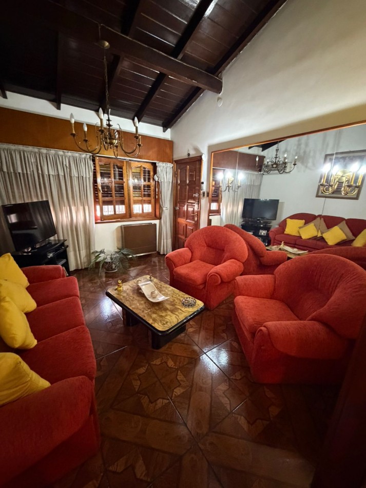HERMOSA CASA 4 AMBIENTES CON QUINCHO, EL CHINGOLO 1200 -TEMPERLEY-