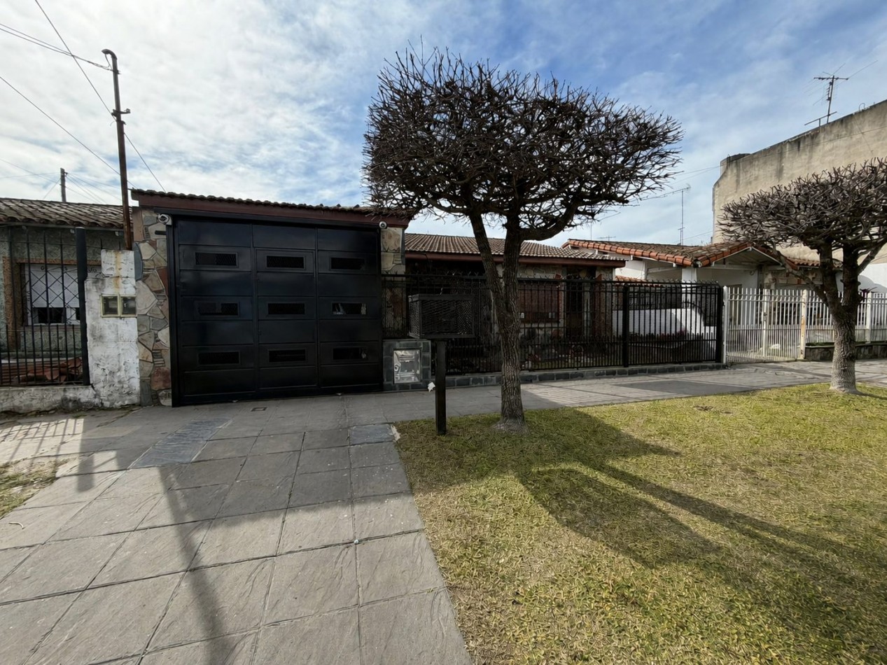 HERMOSA CASA 4 AMBIENTES CON QUINCHO, EL CHINGOLO 1200 -TEMPERLEY-