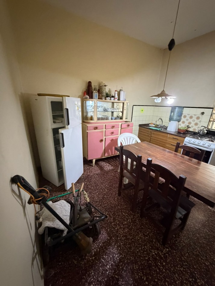 HERMOSA CASA 3 AMBIENTES, CON GRAN PARQUE Y PARRILLA, ALFEREZ PAGE 349 -GLEW-