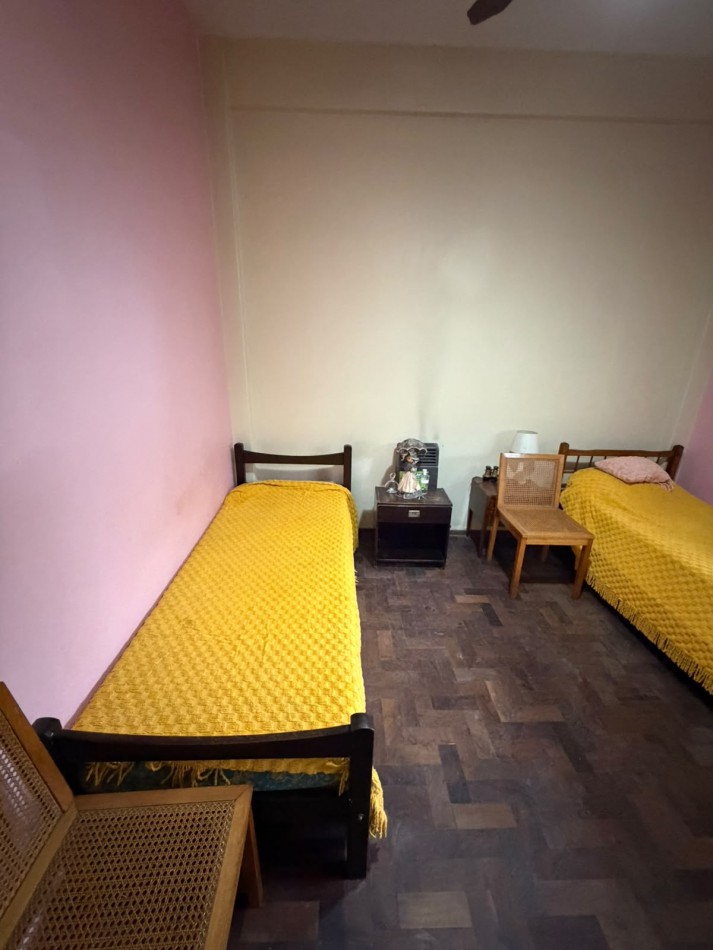 HERMOSA CASA 3 AMBIENTES, CON GRAN PARQUE Y PARRILLA, ALFEREZ PAGE 349 -GLEW-
