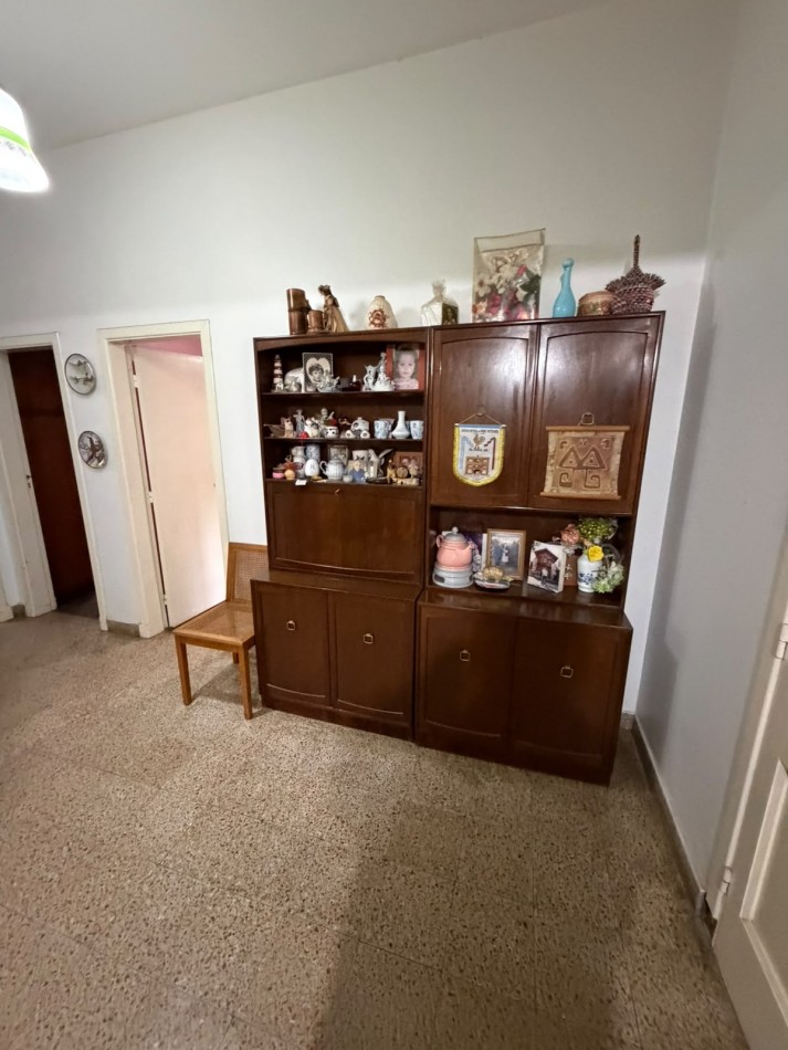 HERMOSA CASA 3 AMBIENTES, CON GRAN PARQUE Y PARRILLA, ALFEREZ PAGE 349 -GLEW-