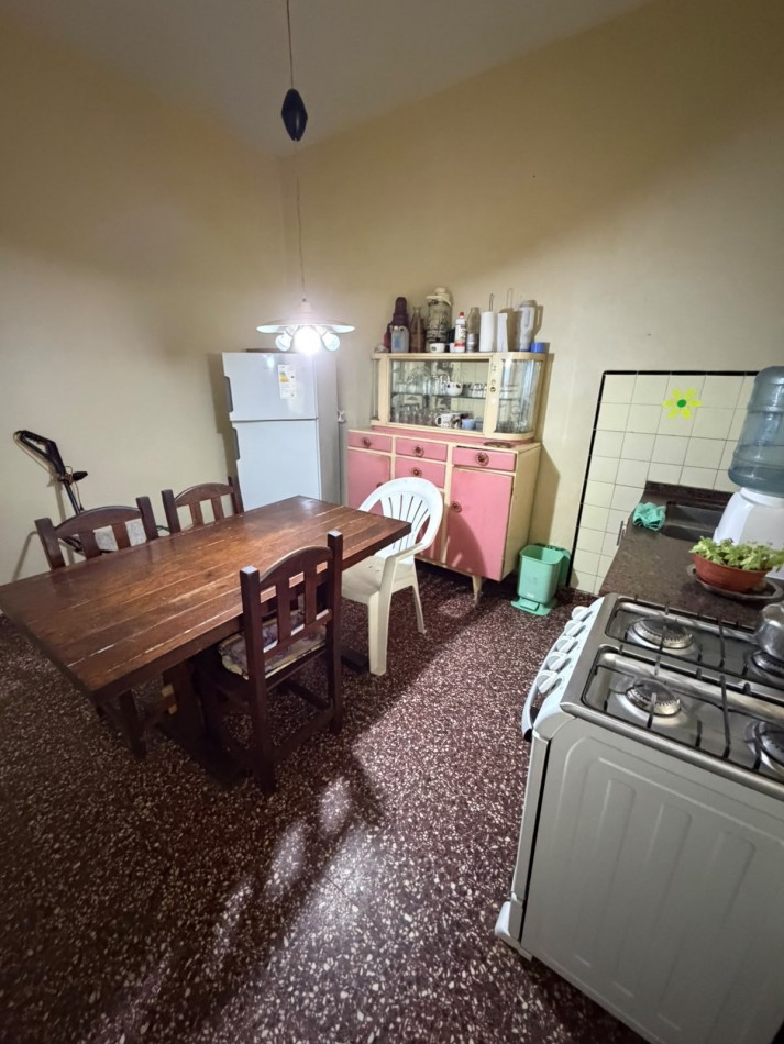 HERMOSA CASA 3 AMBIENTES, CON GRAN PARQUE Y PARRILLA, ALFEREZ PAGE 349 -GLEW-