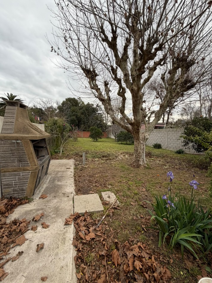 HERMOSA CASA 3 AMBIENTES, CON GRAN PARQUE Y PARRILLA, ALFEREZ PAGE 349 -GLEW-