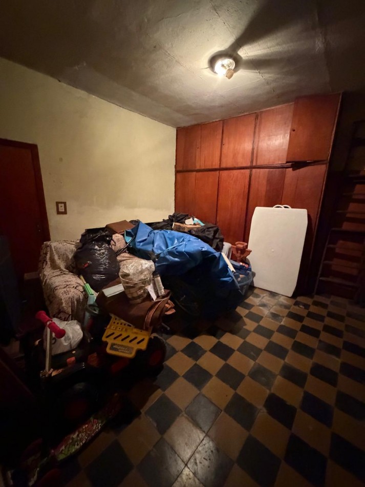 VENTA CASA 4 AMBIENTES, EXCELENTE UBICACION, A 250 METROS DE AV EVA PERON AL 1500, GUEMES 872 -TEMPERLEY-