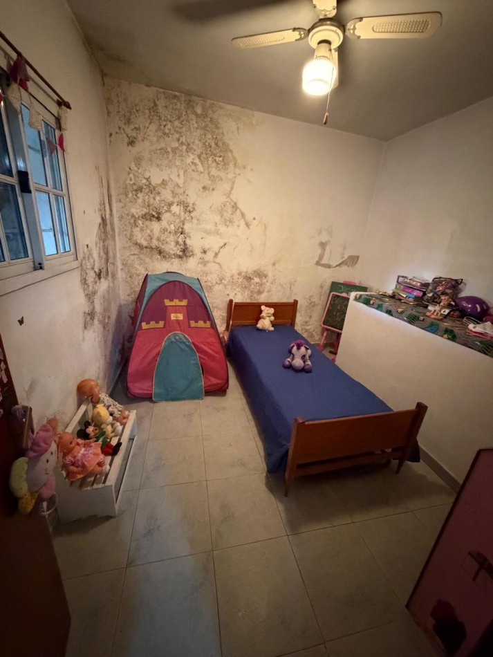 VENTA CASA 4 AMBIENTES, EXCELENTE UBICACION, A 250 METROS DE AV EVA PERON AL 1500, GUEMES 872 -TEMPERLEY-