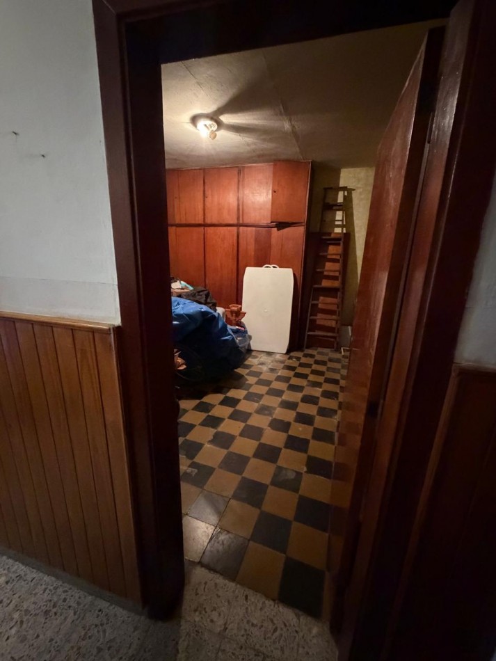 VENTA CASA 4 AMBIENTES, EXCELENTE UBICACION, A 250 METROS DE AV EVA PERON AL 1500, GUEMES 872 -TEMPERLEY-