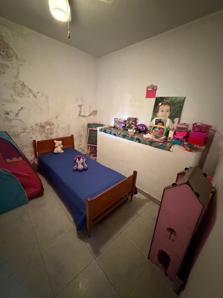 VENTA CASA 4 AMBIENTES, EXCELENTE UBICACION, A 250 METROS DE AV EVA PERON AL 1500, GUEMES 872 -TEMPERLEY-