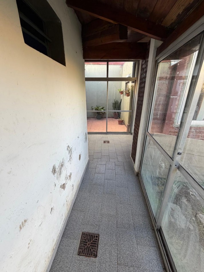 VENTA CASA 4 AMBIENTES, EXCELENTE UBICACION, A 250 METROS DE AV EVA PERON AL 1500, GUEMES 872 -TEMPERLEY-