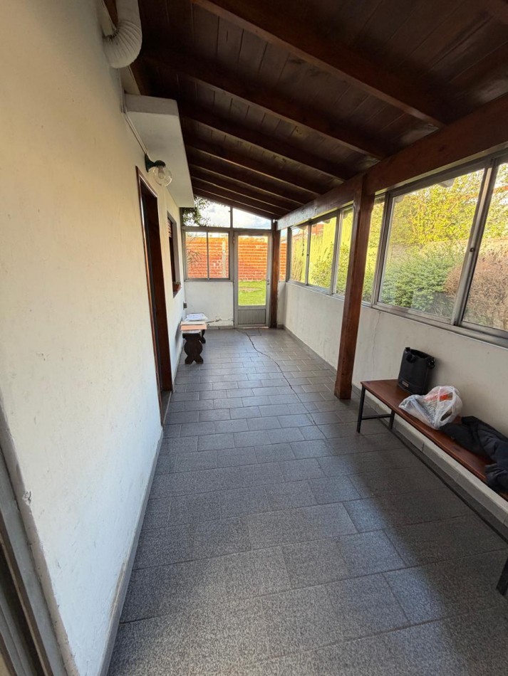 VENTA CASA 4 AMBIENTES, EXCELENTE UBICACION, A 250 METROS DE AV EVA PERON AL 1500, GUEMES 872 -TEMPERLEY-