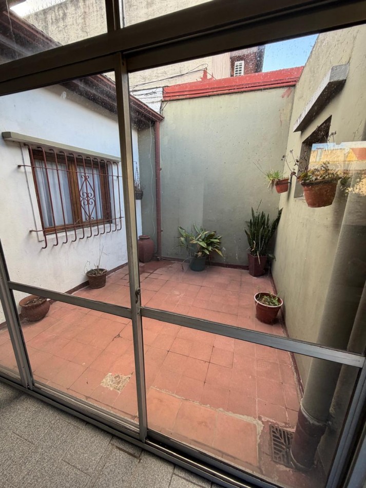 VENTA CASA 4 AMBIENTES, EXCELENTE UBICACION, A 250 METROS DE AV EVA PERON AL 1500, GUEMES 872 -TEMPERLEY-