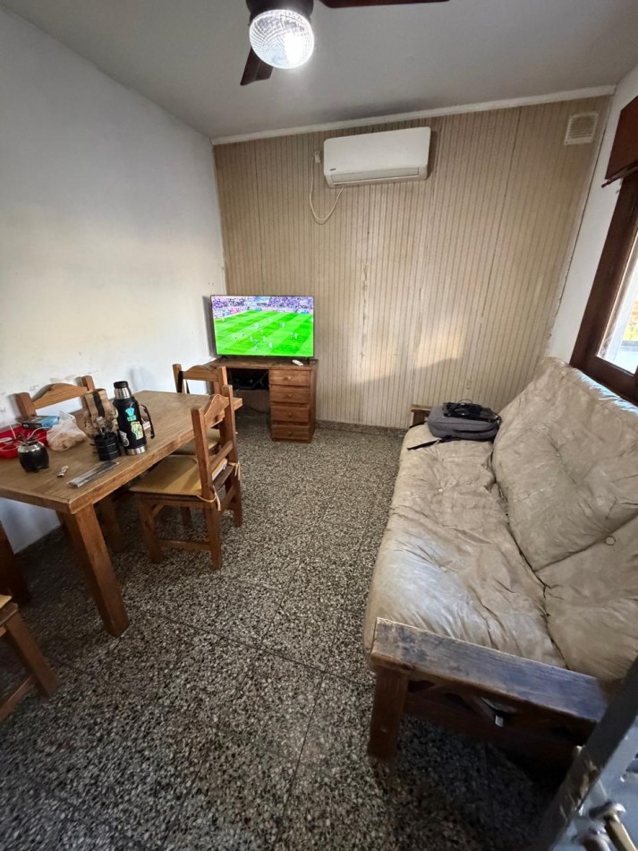VENTA CASA 4 AMBIENTES, EXCELENTE UBICACION, A 250 METROS DE AV EVA PERON AL 1500, GUEMES 872 -TEMPERLEY-