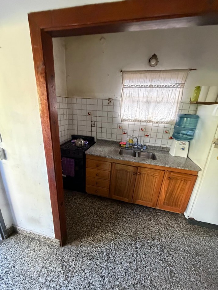VENTA CASA 4 AMBIENTES, EXCELENTE UBICACION, A 250 METROS DE AV EVA PERON AL 1500, GUEMES 872 -TEMPERLEY-