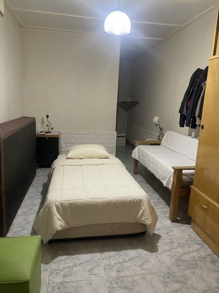VENTA CASA 3 AMBIENTES Y DEPTO MONOAMBIENTE AL FONDO, RUBEN RUIZ 1358 -LUIS GILLON-