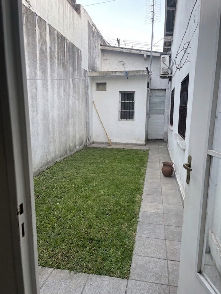 VENTA CASA 3 AMBIENTES Y DEPTO MONOAMBIENTE AL FONDO, RUBEN RUIZ 1358 -LUIS GILLON-