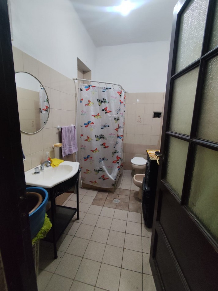 VENTA PH 5 AMBIENTES, EXCELENTE UBICACION, FRENTE AL COTO DE ESCALADA, AV HIPOLITO YRIGOYEN 6161 -REMEDIOS DE ESCALADA-