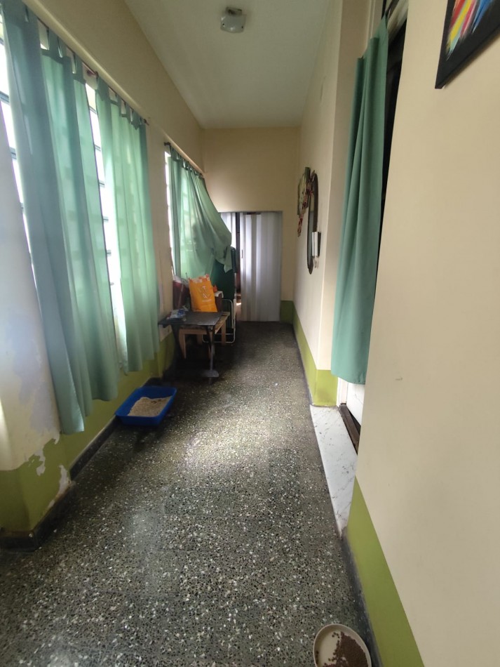 VENTA PH 5 AMBIENTES, EXCELENTE UBICACION, FRENTE AL COTO DE ESCALADA, AV HIPOLITO YRIGOYEN 6161 -REMEDIOS DE ESCALADA-