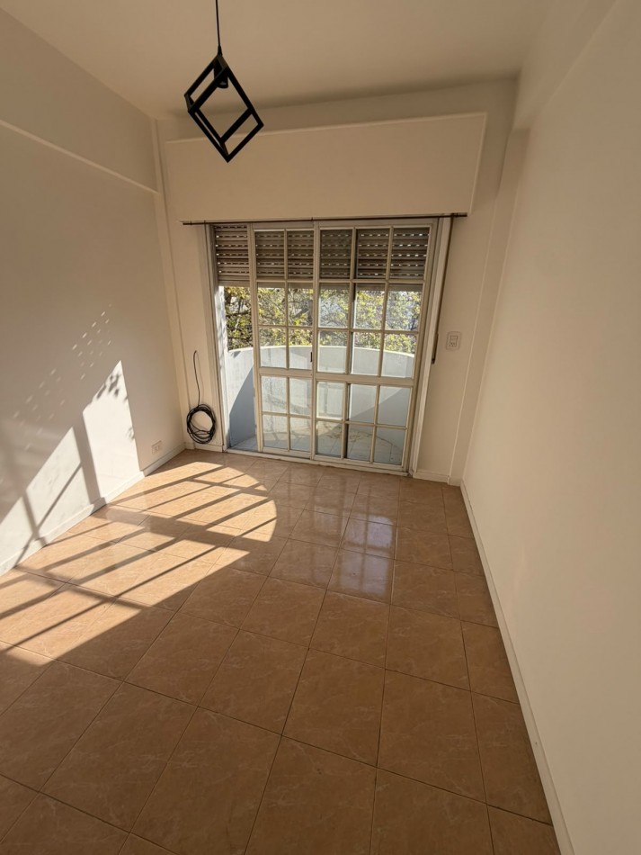 ALQUILER HERMOSO DEPARTAMENTO 3 AMBIENTES, A UNA CUADRA DE LA ESTACION DE TEMPERLEY, EXCELENTE UBICACION, OBLIGADO 90 -TEMPERLEY-