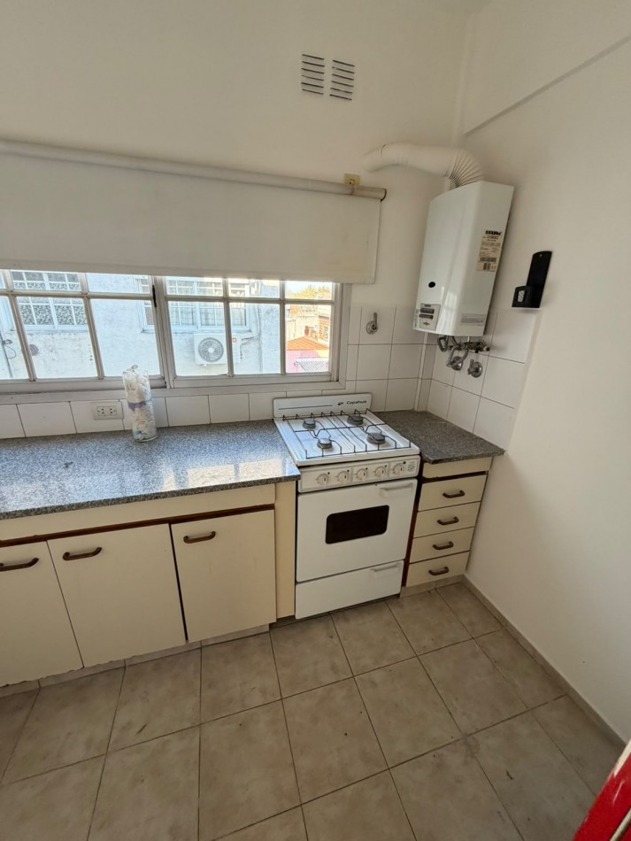 ALQUILER HERMOSO DEPARTAMENTO 3 AMBIENTES, A UNA CUADRA DE LA ESTACION DE TEMPERLEY, EXCELENTE UBICACION, OBLIGADO 90 -TEMPERLEY-